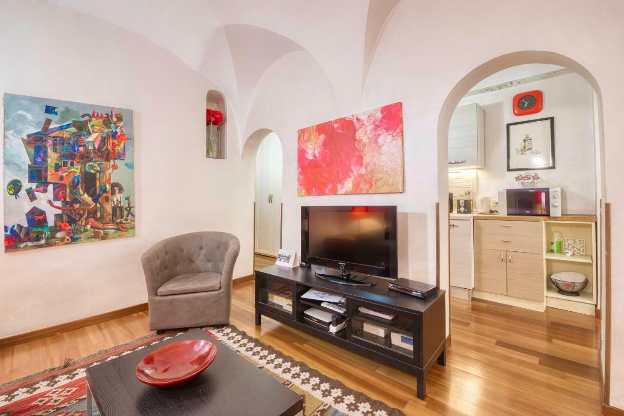 Virgo Apartment Rom